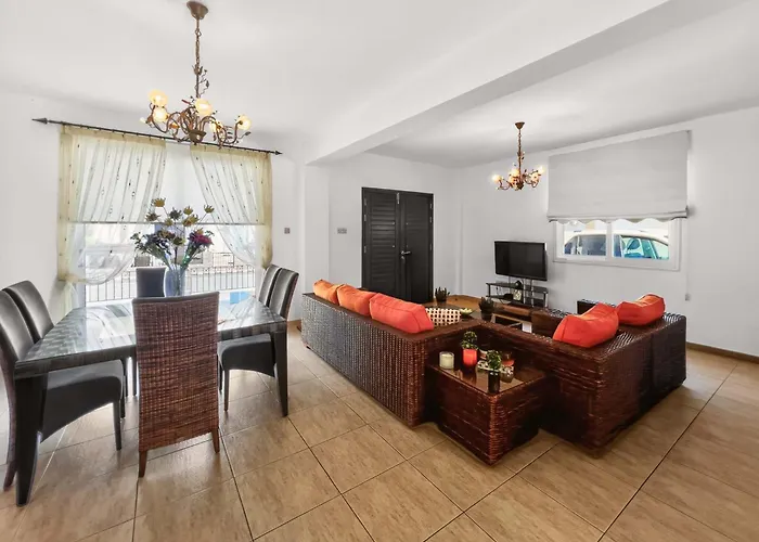 Ioli - 3br Retreat Near Kalamies *