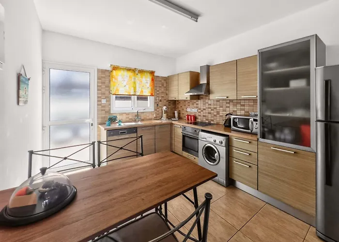 Ioli - 3br Retreat Near Kalamies