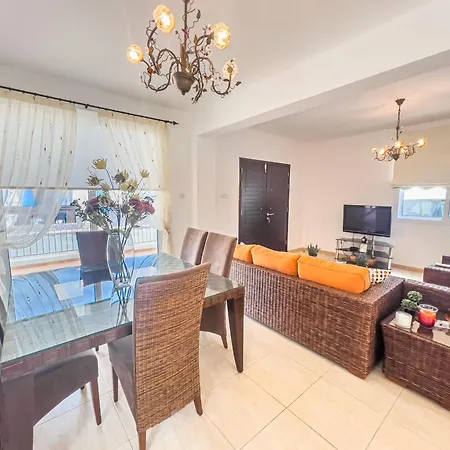 Ioli - 3br Retreat Near Kalamies *