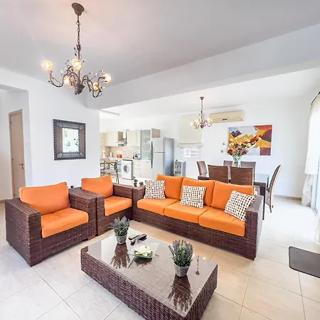 Ioli - 3br Retreat Near Kalamies Willa *