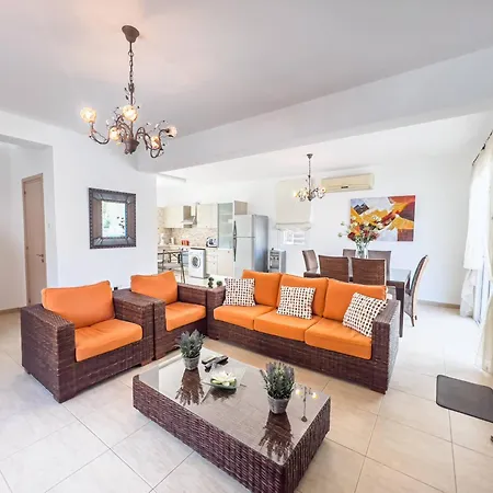 Villa Ioli - 3br Retreat Near Kalamies *