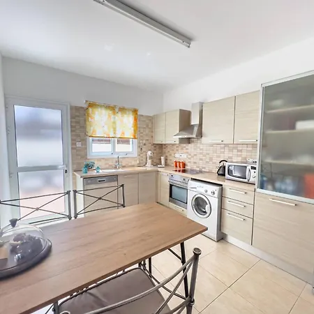 Ioli - 3br Retreat Near Kalamies Protaras