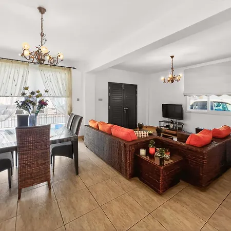 Ioli - 3br Retreat Near Kalamies *