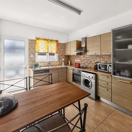 Ioli - 3br Retreat Near Kalamies